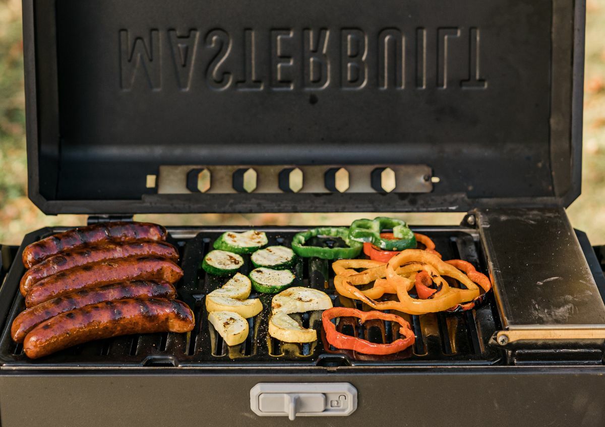 Könnyen kezelhető faszenes grill, hordozható változatban