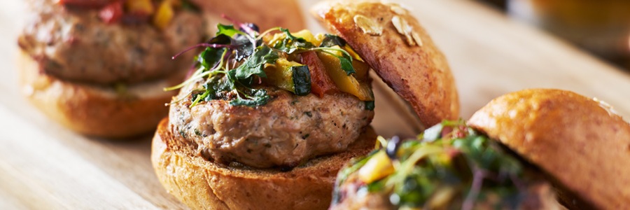 Pikáns pulykaburger curryvel