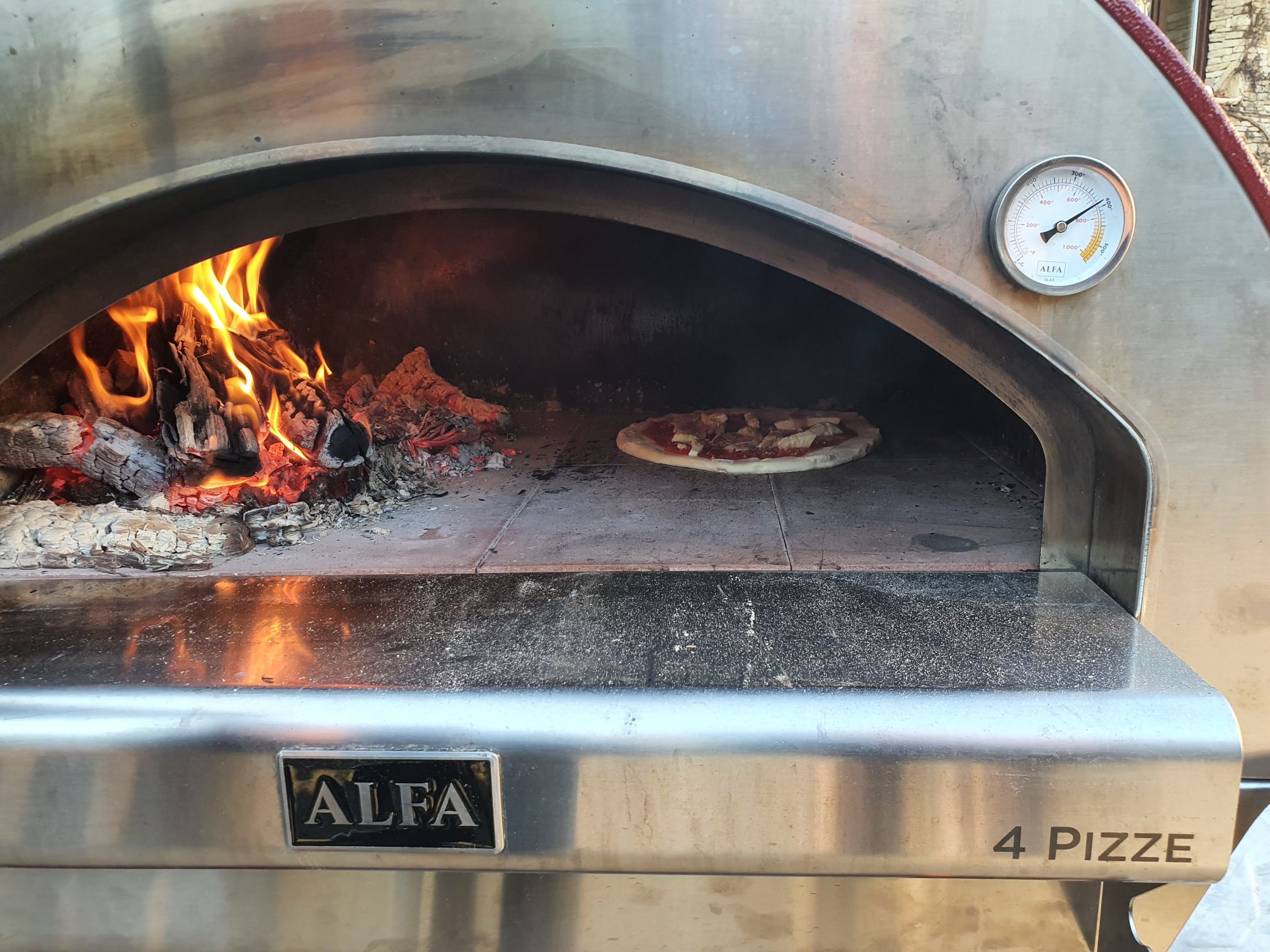 Nápolyi típusú pizza Alfa Forni kemencében