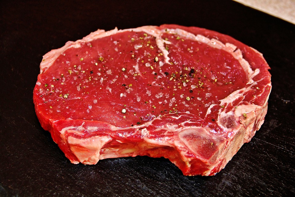 Csontos rib eye steak kék sajttal