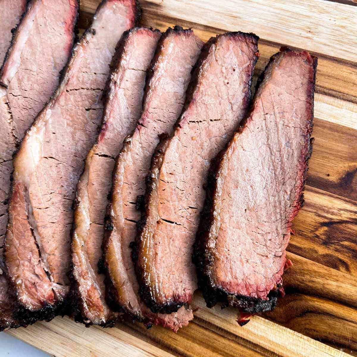 Pellet szmókerben füstölt marhaszegy (brisket)