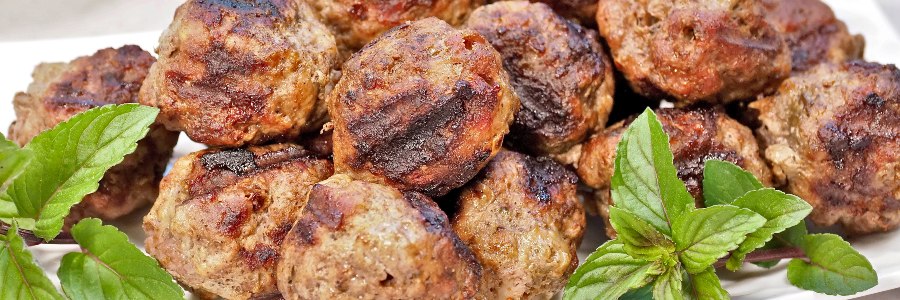 Marokkói fűszeres bárány húsgombóc - illatos nyárson, ragacsos fügemártással