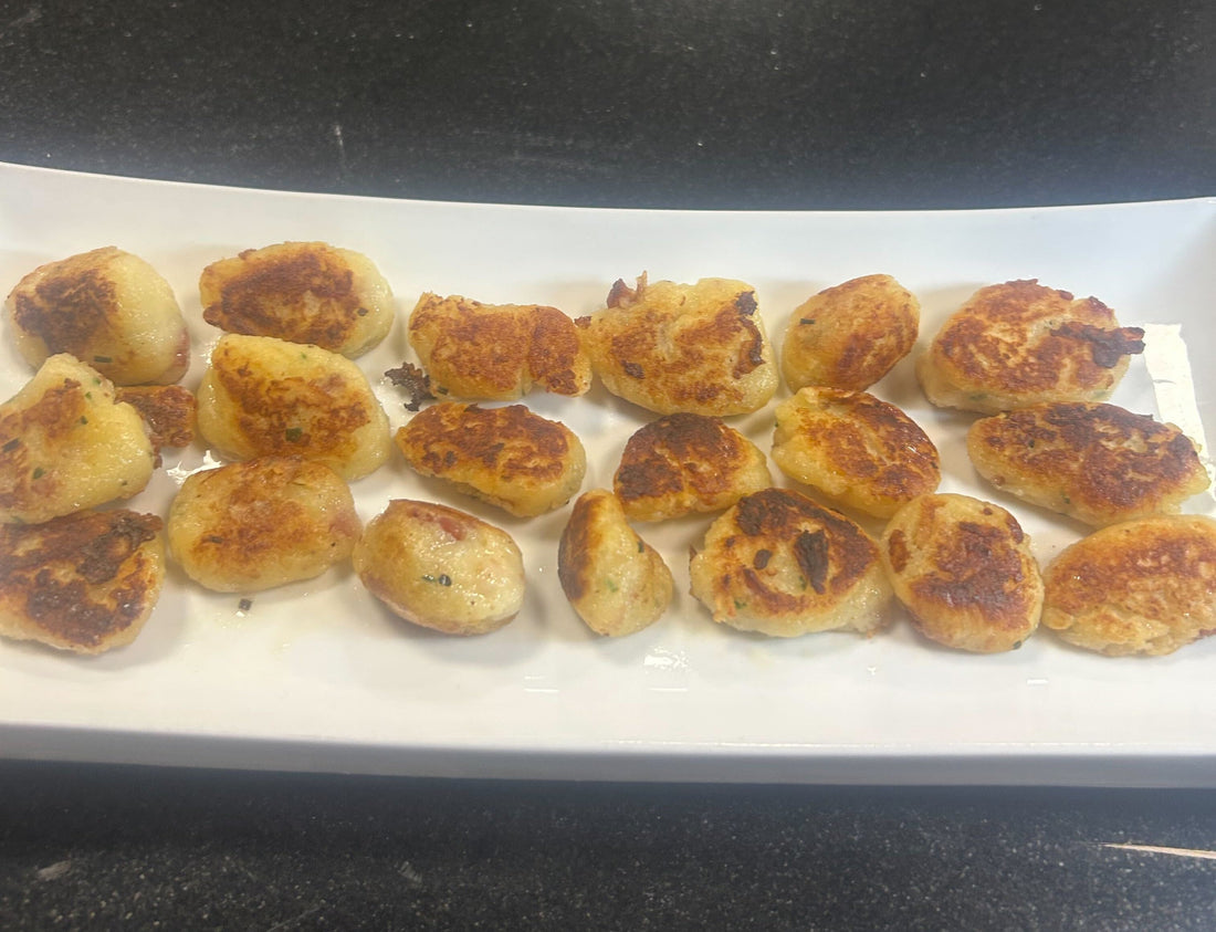 Grillen sült krumpligombóc (twice baked gnocchi) - ropogós kérgű, vajas köret a parázsról