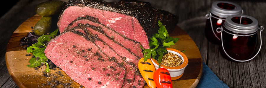 Deli-stílusú füstölt marhaszegy (pastrami-jelleggel)