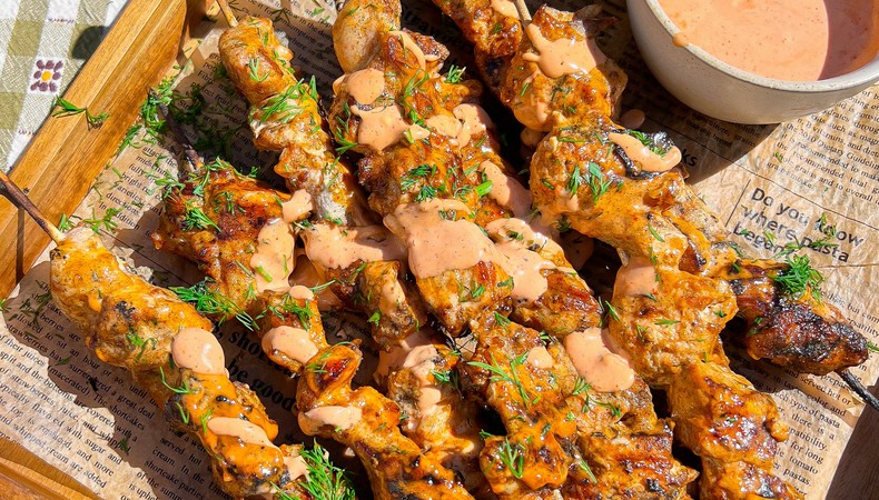Bang bang csirkenyárs csípős-krémes szósszal - gyors grill hétköznapra