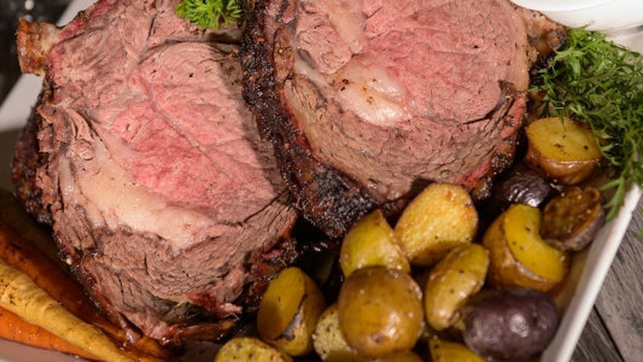 Prime rib marhaborda kétrétegű fűszerkéreggel, rózsaszín szívvel