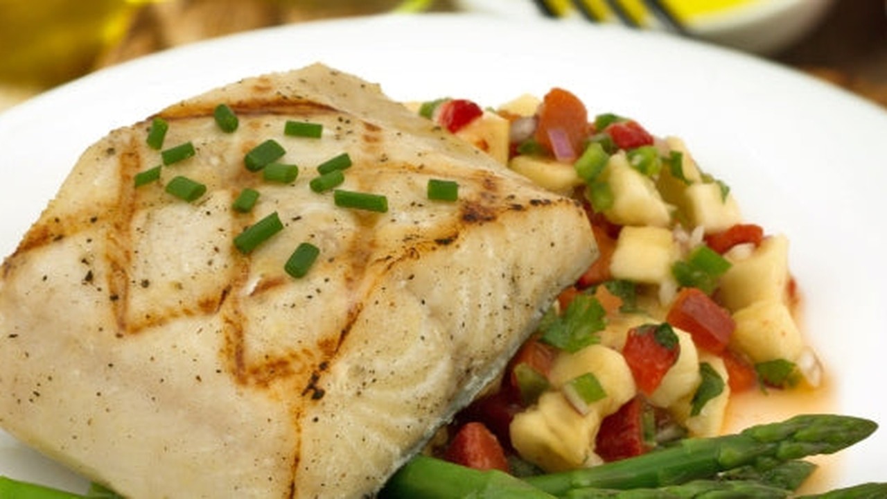 Grillezett fekete tőkehal (black cod) friss banán salsával