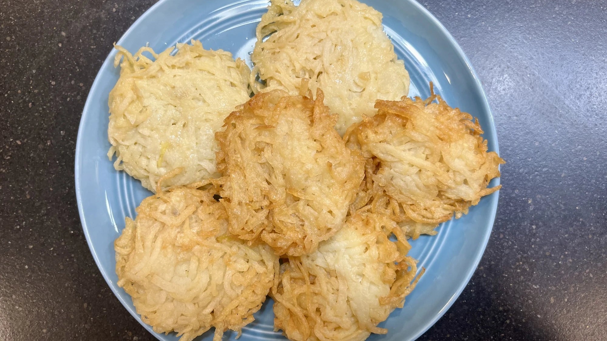 Tócsni a grillen fokhagymás tejföllel