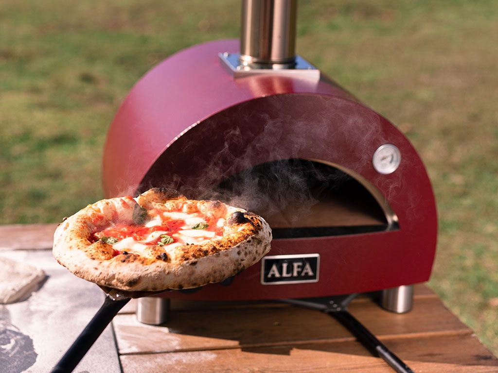 Ismerd meg a világ első hordozható pizzakemencéjét!