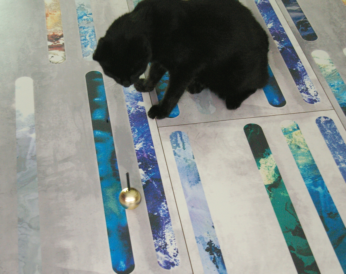 Ha a macska rápisil a laminált padlódra...