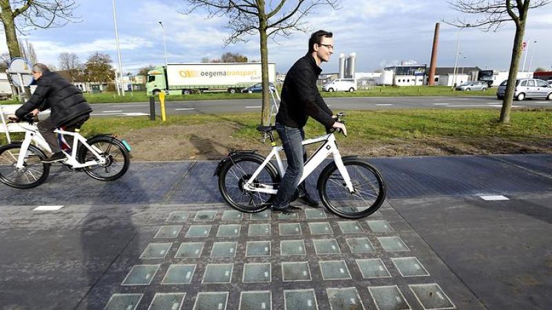 Íme a világ első napelemes bicikliútja - videó! 