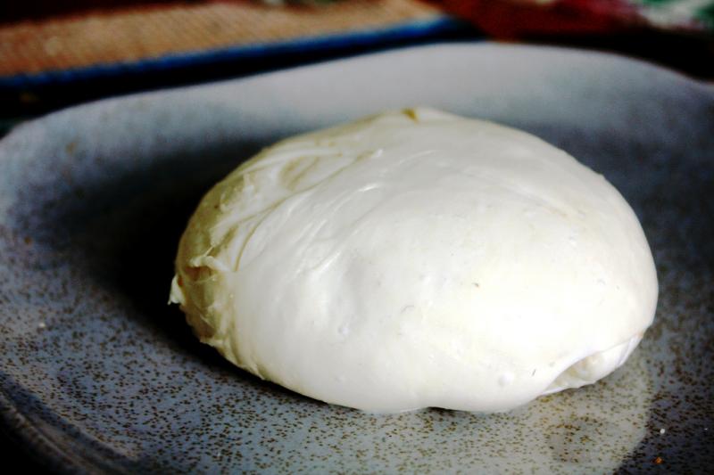 Napi grillreceptünk: Pácolt mozzarella