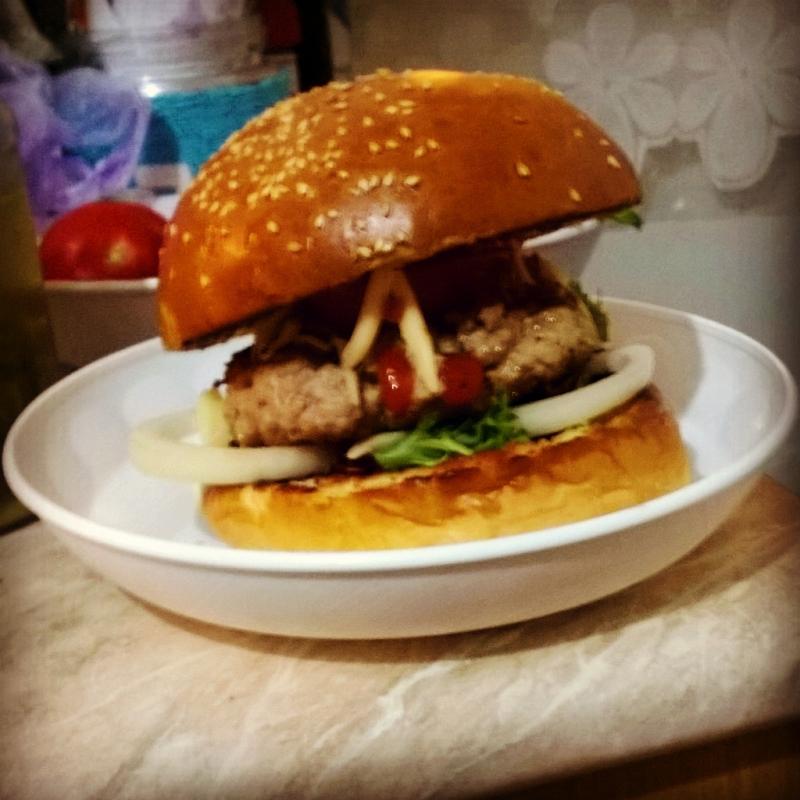 Napi grillreceptünk: Pork Burger Tibor módra