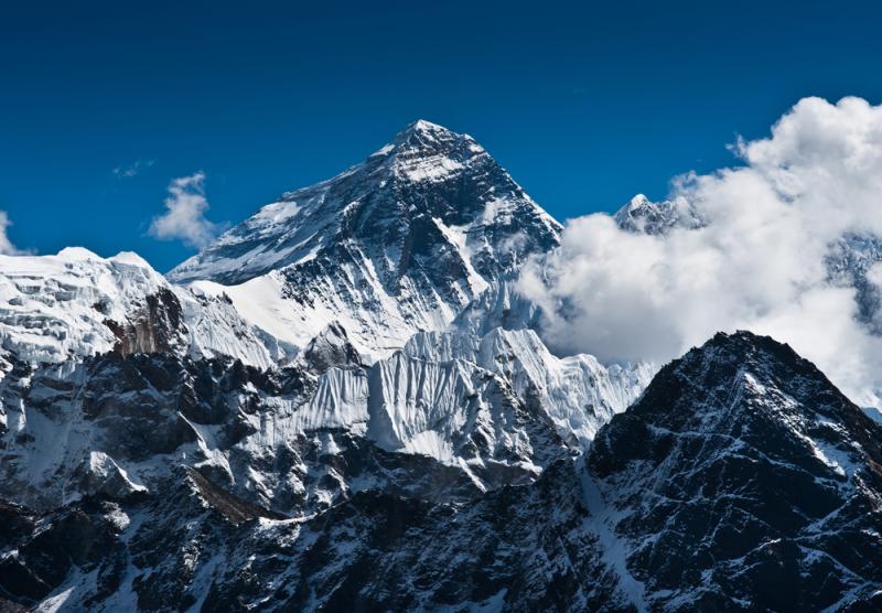 Őrület: A Mount Everest alá fúrna vasúti alagutat Kína