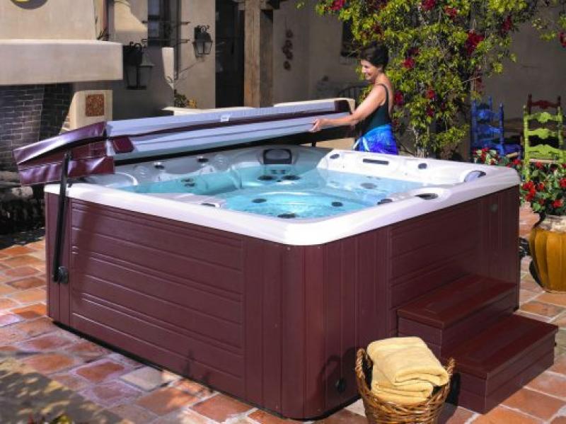 Jakuzzi tetőemelő körbeépített medencékhez