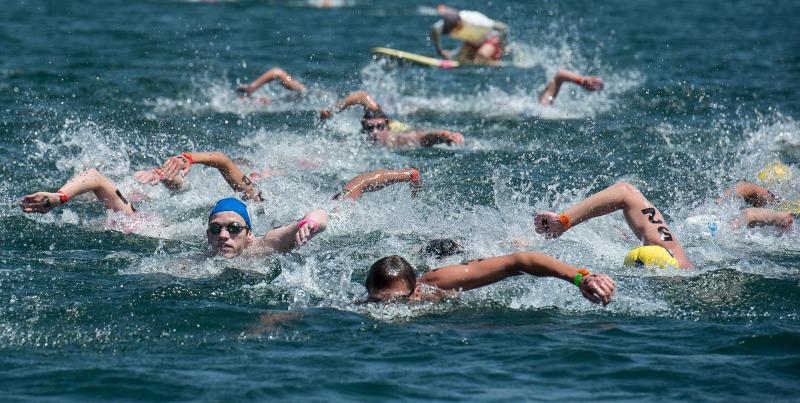 Suhanj keresztül a Balatonon