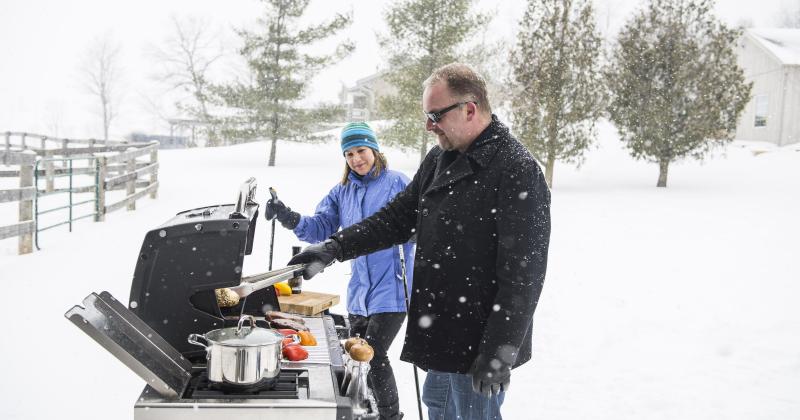 Grillezés télen: Fagyos napok és kerti sütés Kanadában