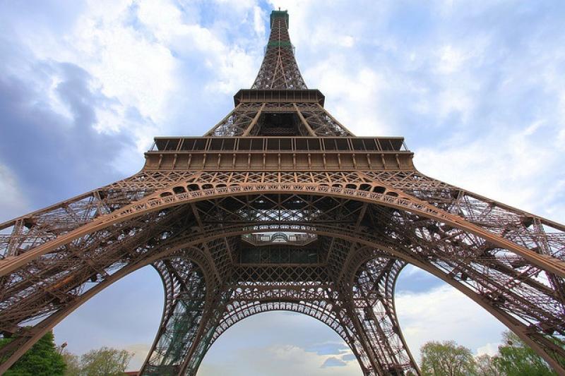 Félelem 57 méteren: üvegpadlót kapott az Eiffel-torony