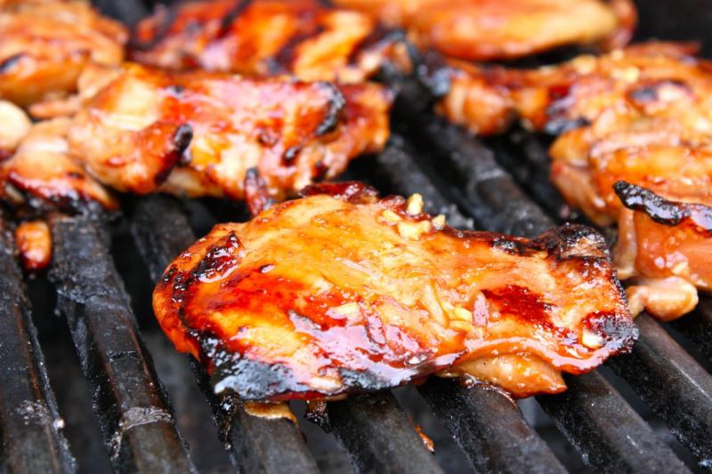 Teriyaki csirke a grillen