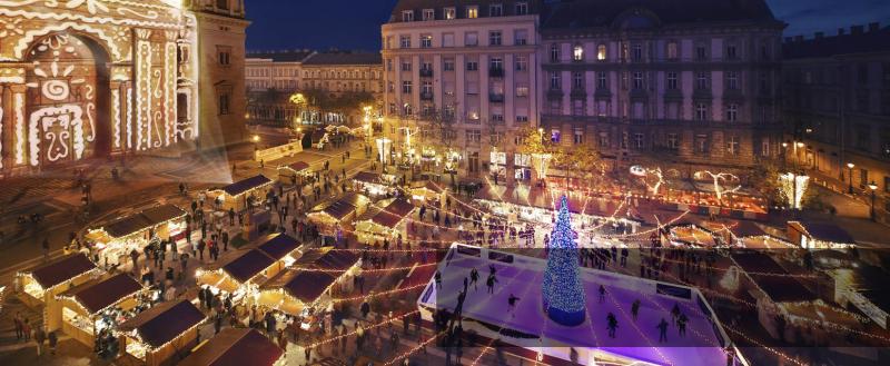 Adventi vásár nyílik a Bazilika előtt