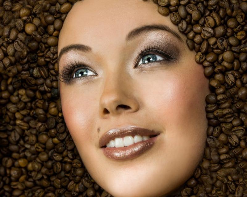 3 kávés szépségápolási trükk, amiről még nem hallottál 