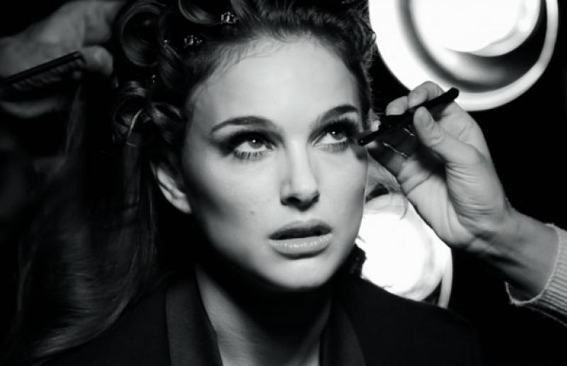 Natalie Portman szemét a Dior árnyékolja